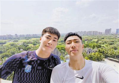 gay偷拍男浴室spy裸