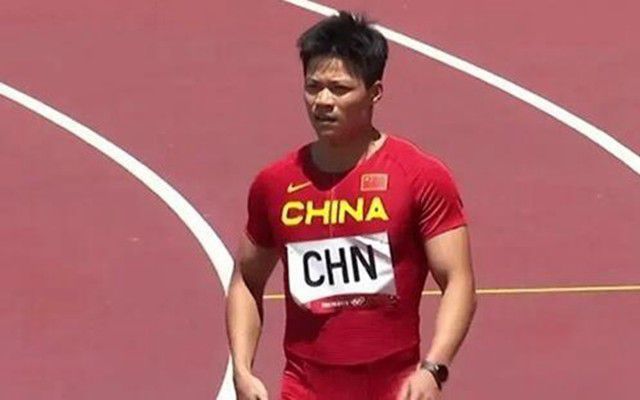 公交车揉捏大乳呻吟喘娇漫画